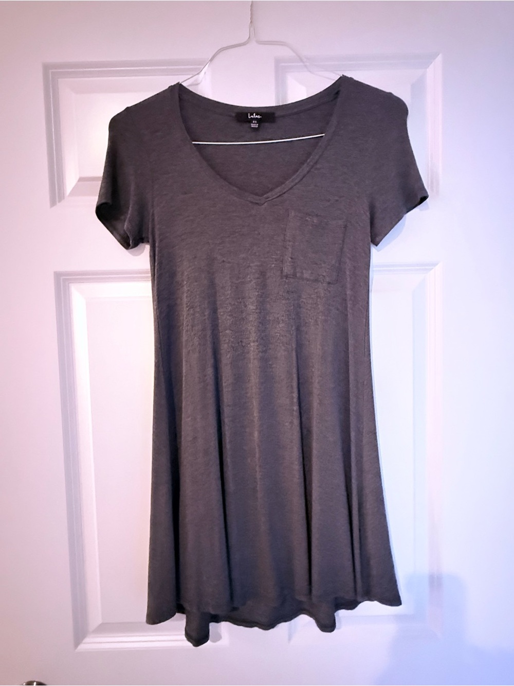 Lulu's Gray V-Neck Short Sleeve Pocket Tunic